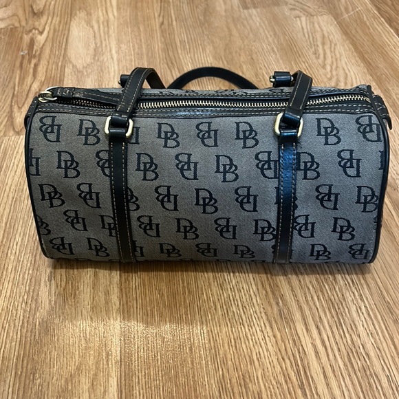 Dooney & Bourke Handbags - Dooney and Bourke barrel bag